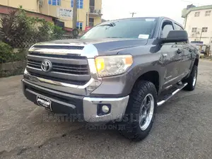 Photo - Toyota Tundra 2015 Gray