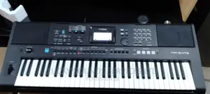 Yamaha Keyboard E473