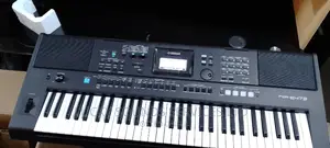 Yamaha Keyboard E473