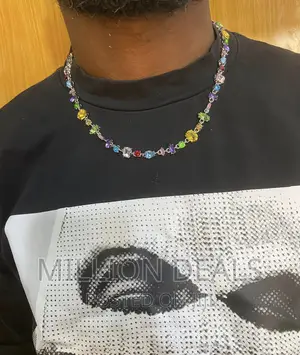Smiley Inspires Luxe Men’S Neckpiece