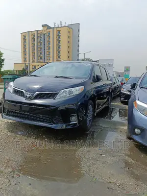Toyota Sienna XLE FWD 2019 Black