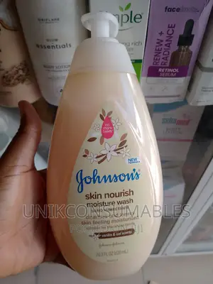 Johnson's Skin Nourish Moisture Wash Vanilla Oat Scent 600ml