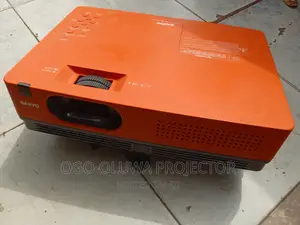 Sanyo PLC-XE33 Education Projector