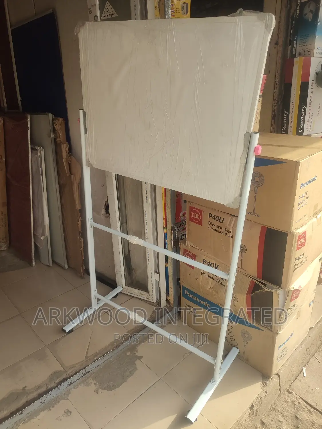 White Class Board With Stand 2/3