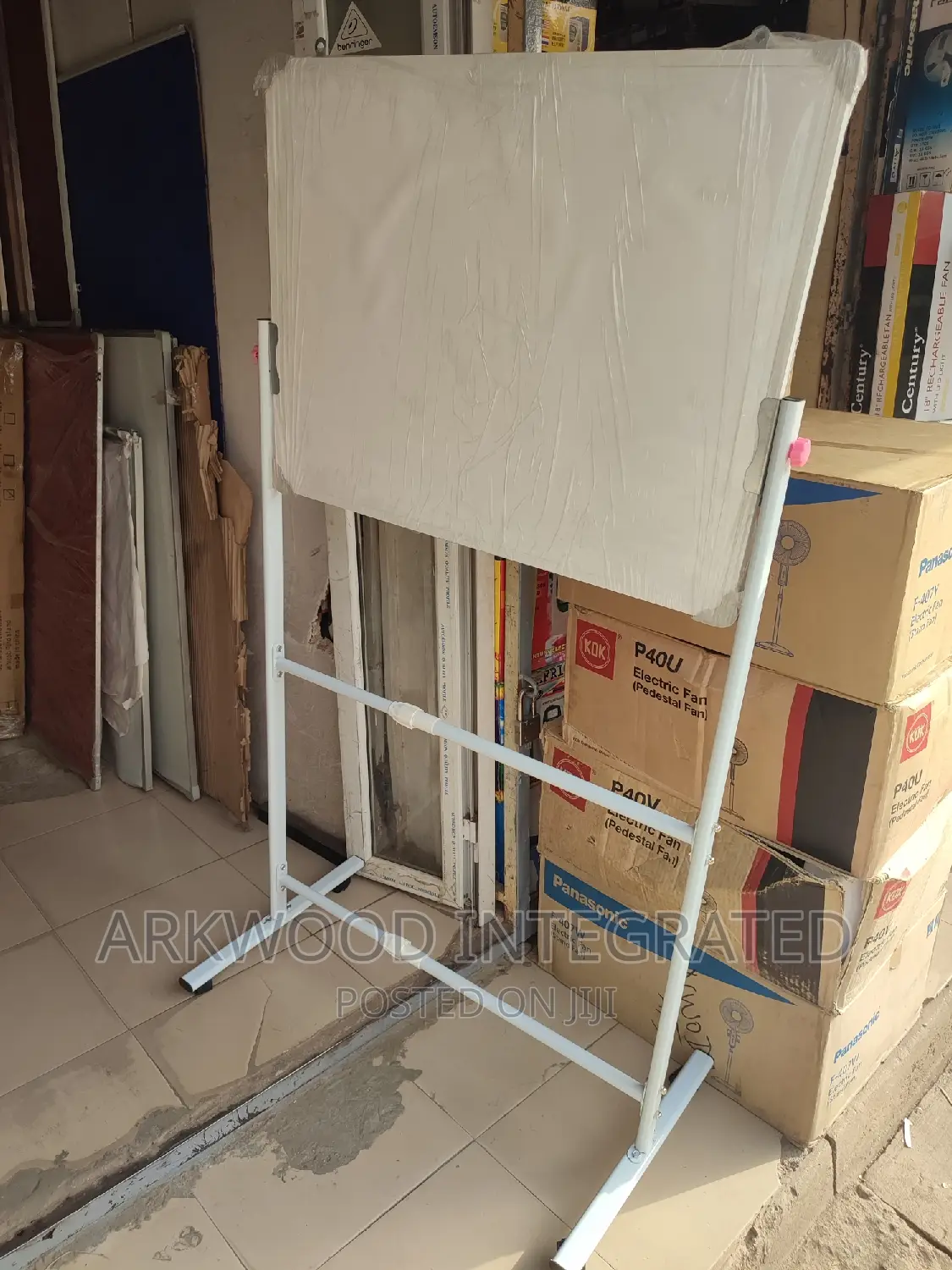 White Class Board With Stand 2/3