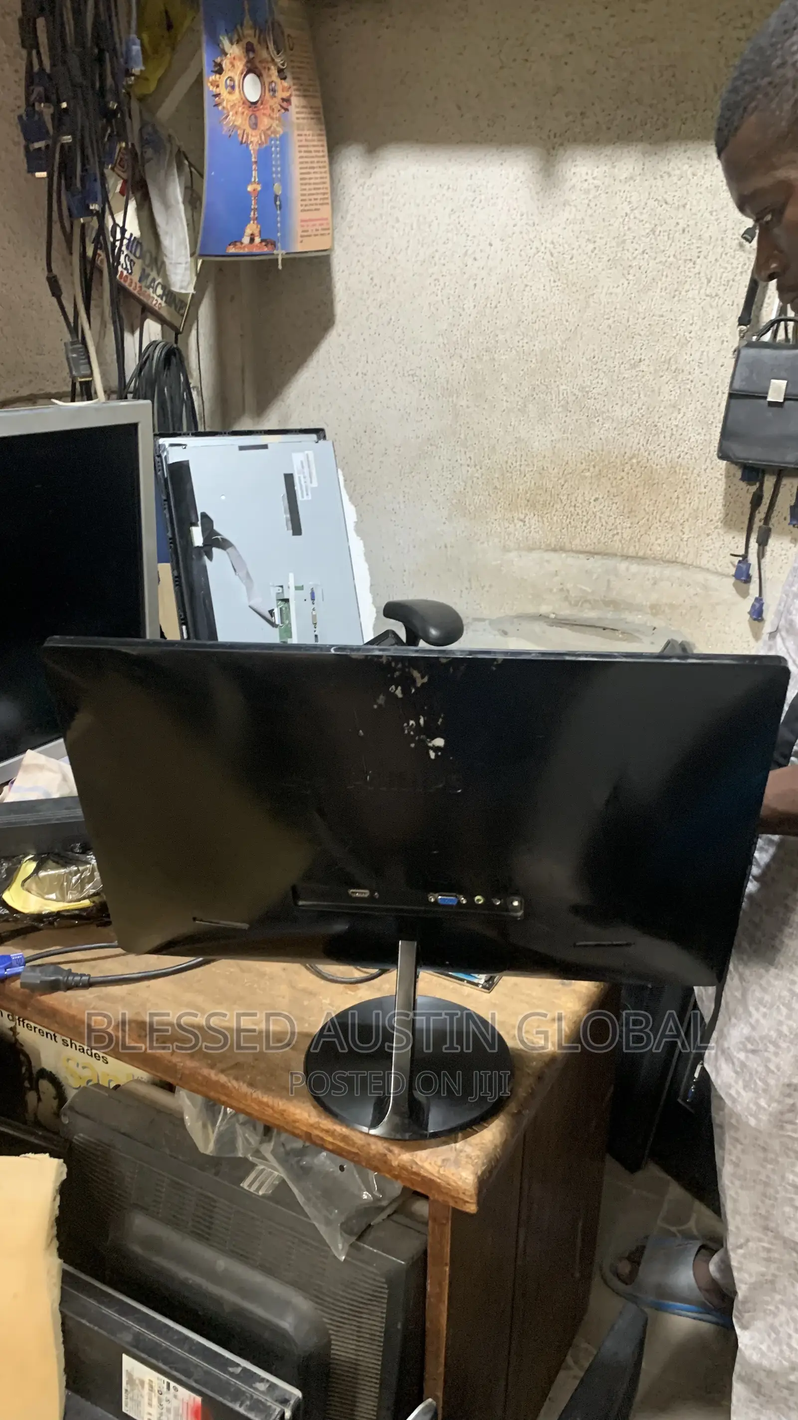22 Inches Monitor