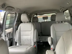 Toyota Sienna 2018 Silver