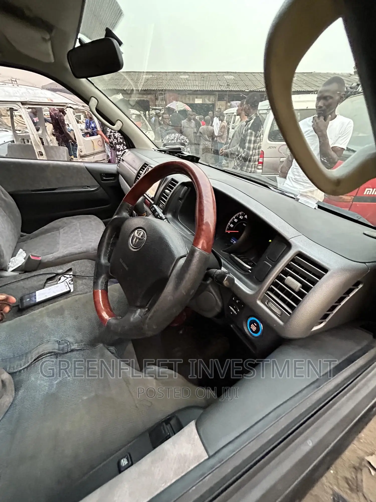 Toyota HiAce 2013 Black