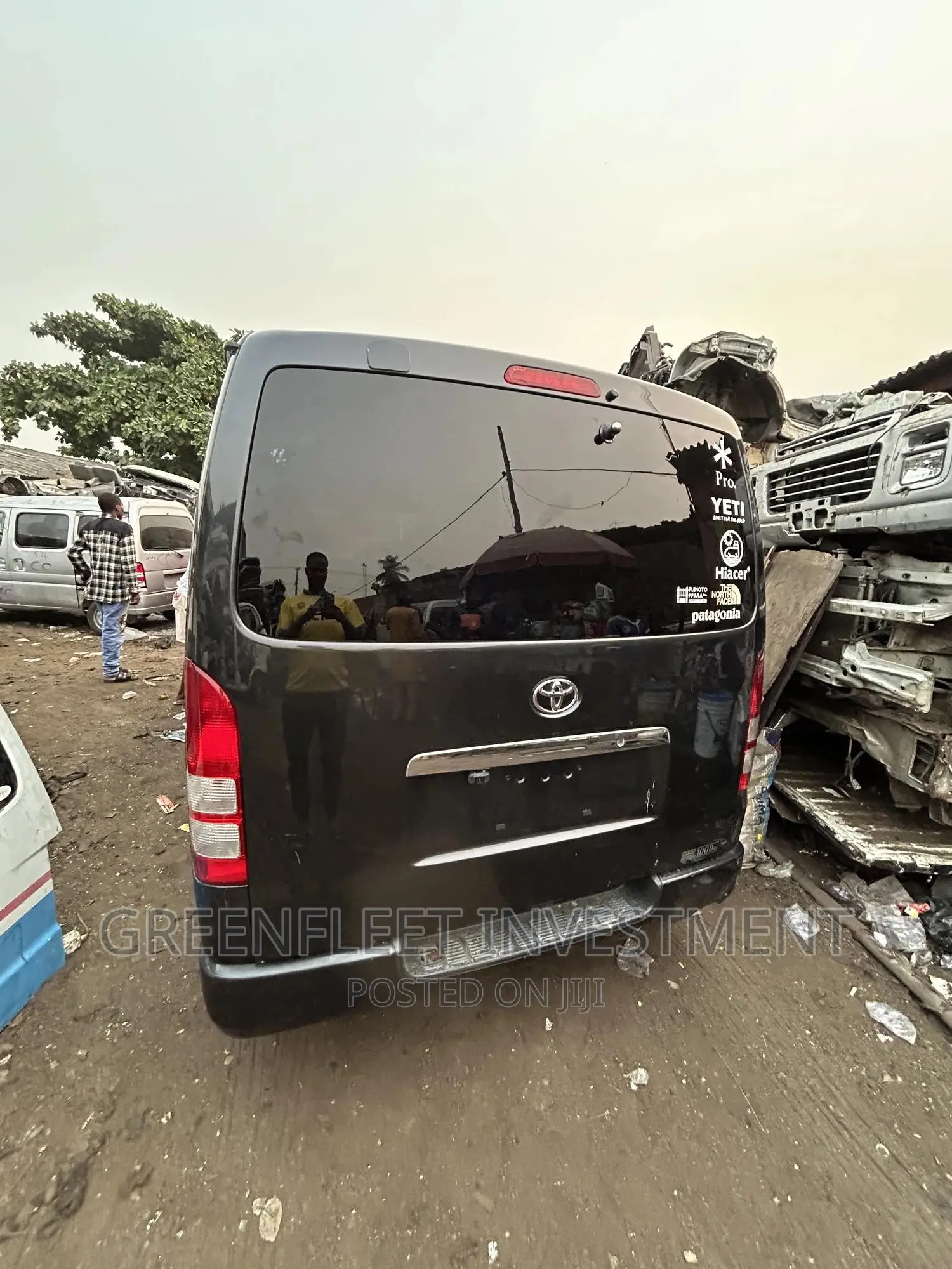 Toyota HiAce 2013 Black