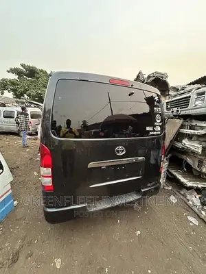 Toyota HiAce 2013 Black