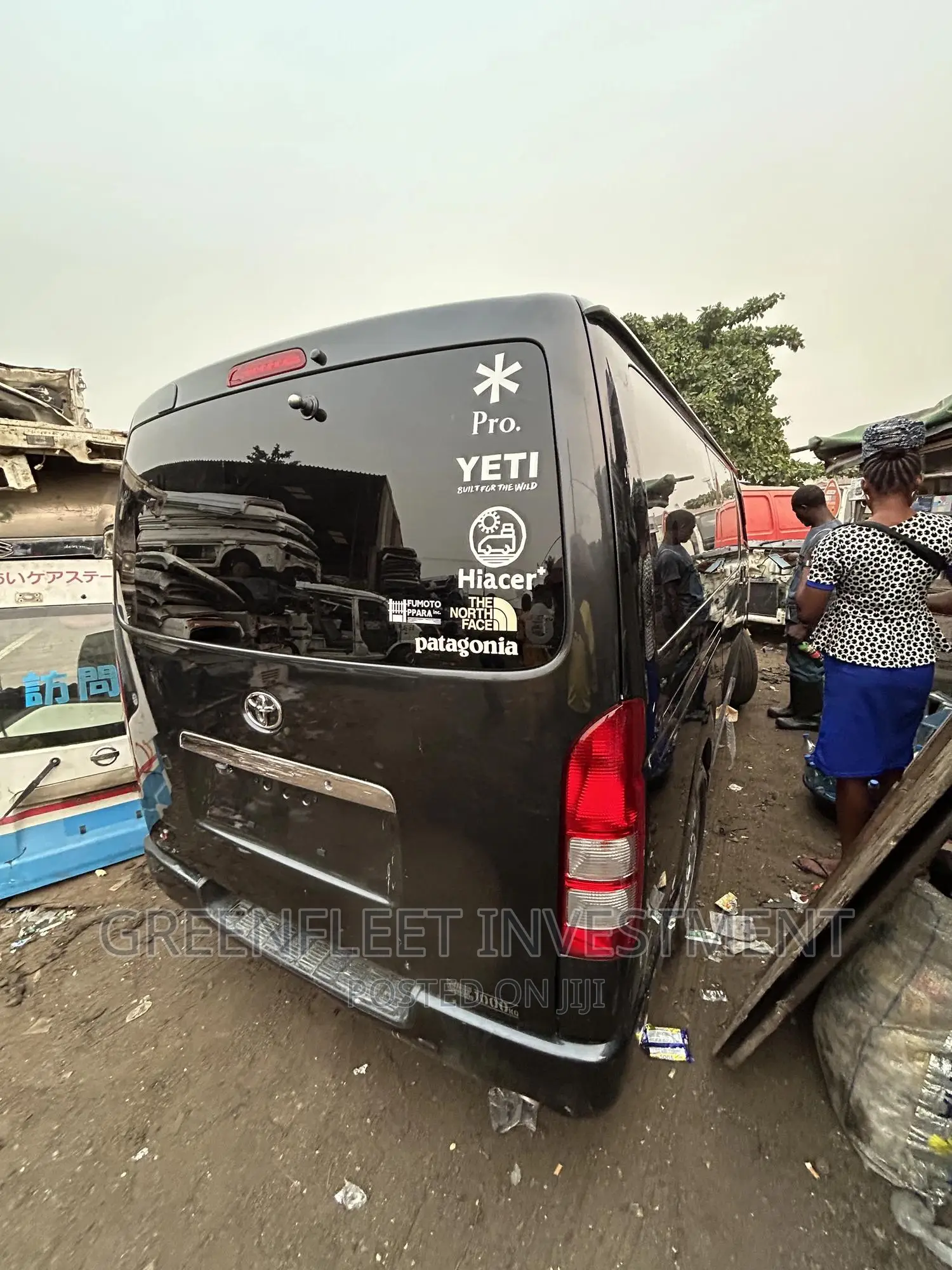 Toyota HiAce 2013 Black