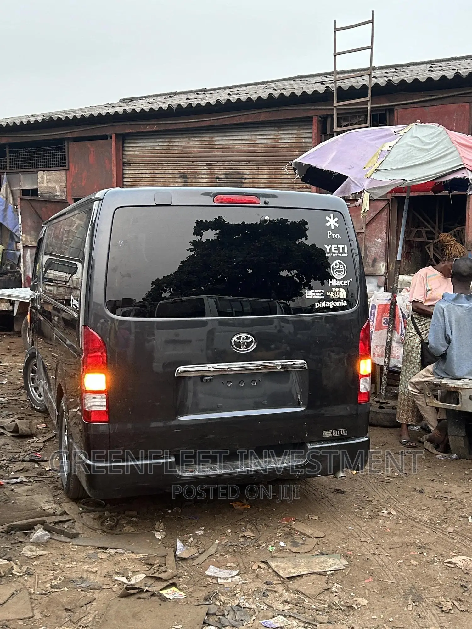 Toyota HiAce 2013 Black