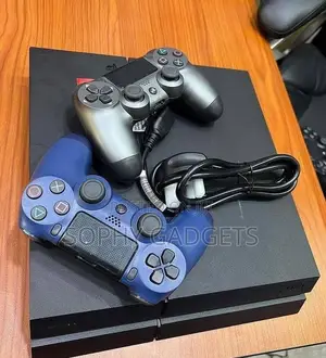 PS4 Fat With Two Pads