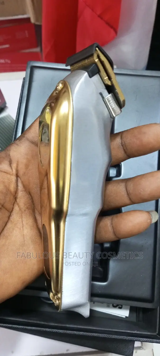 VGR v-140 Hair Clipper for Men, Gold .