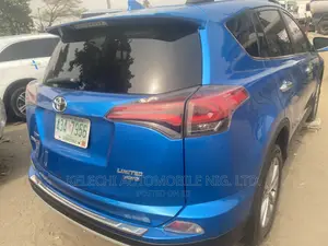 Toyota RAV4 2018 Blue