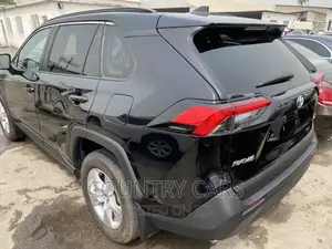 Toyota RAV4 XLE 2021 Black