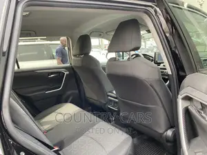 Toyota RAV4 XLE 2021 Black