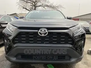 Toyota RAV4 XLE 2021 Black