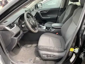 Toyota RAV4 XLE 2021 Black