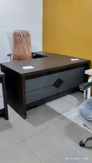 Executive Boss Office Table With Extension 1.6mtr