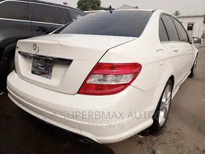 Mercedes-Benz C300 2011