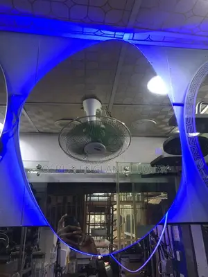 Shapeless Mirror 3 Light