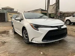 Toyota Corolla LE 2021 White