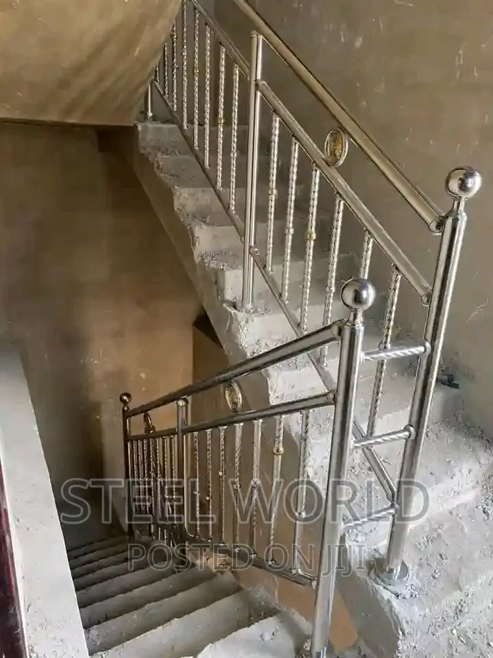 Twisted Ring Ball Design for Stairs