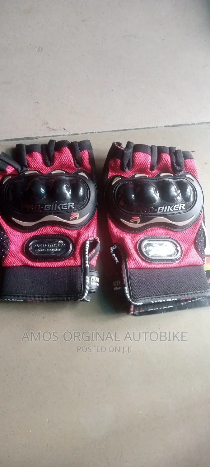 Short Hand Gloves