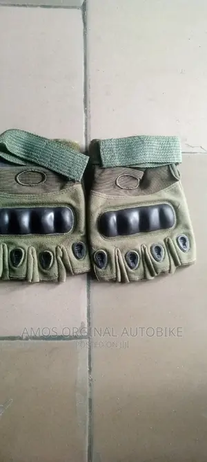 Short Hand Glove