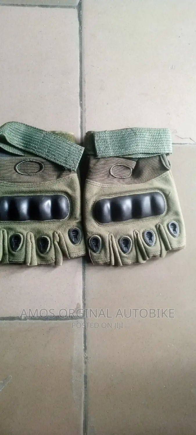 Short Hand Glove