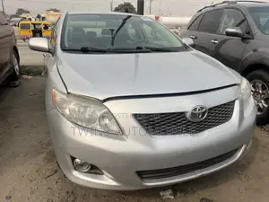 Toyota Corolla LE 4dr Sedan (1.8L 4cyl 4A) 2010 Silver