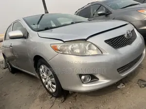 Toyota Corolla LE 4dr Sedan (1.8L 4cyl 4A) 2010 Silver