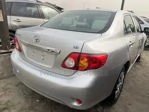 Toyota Corolla LE 4dr Sedan (1.8L 4cyl 4A) 2010 Silver