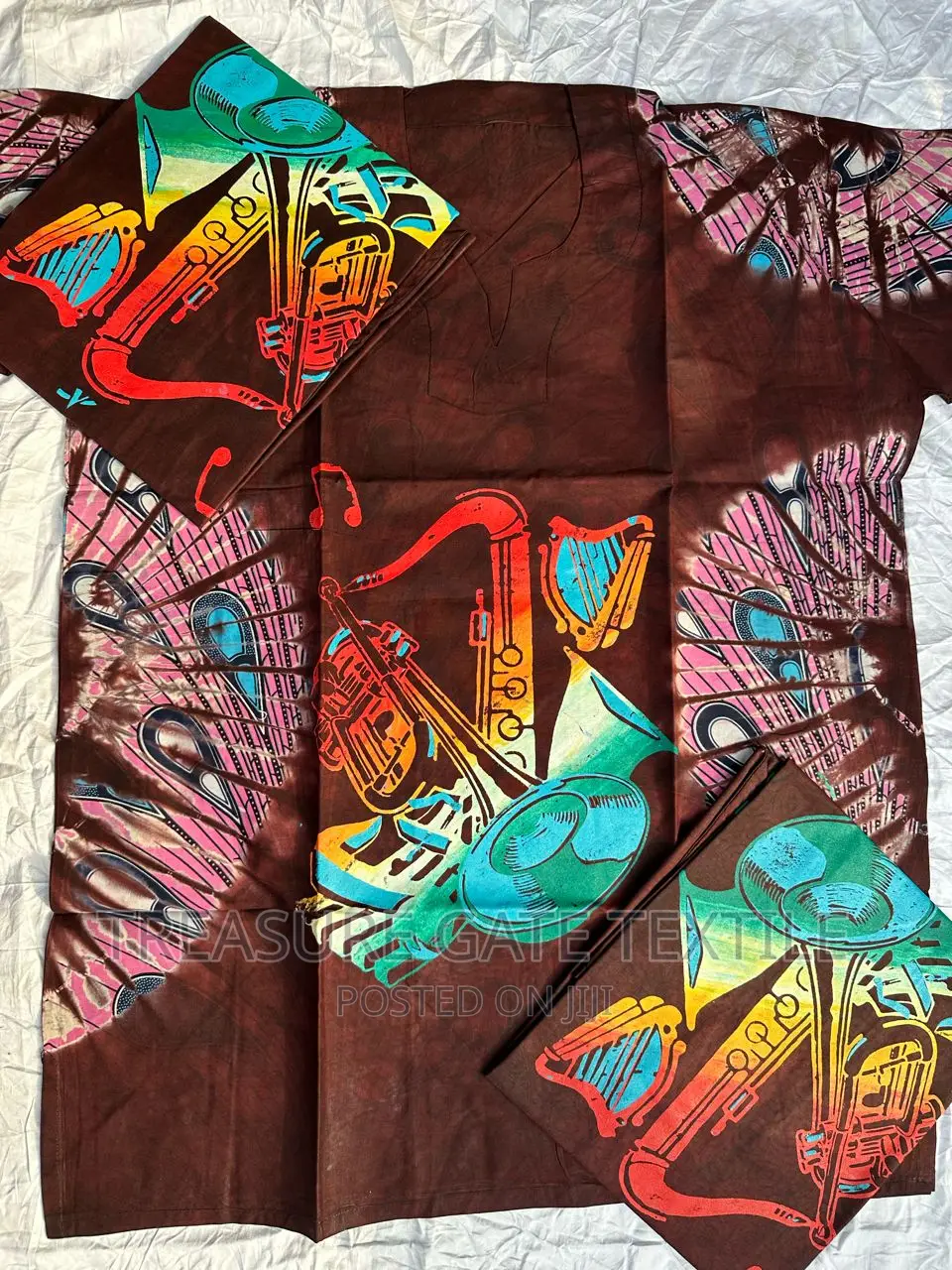 Àdìre Artwork Tops