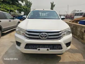 Toyota Hilux 2016 White