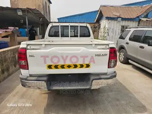 Toyota Hilux 2016 White
