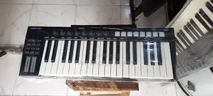Quality Uk Used Stage Right Midi Keyboard