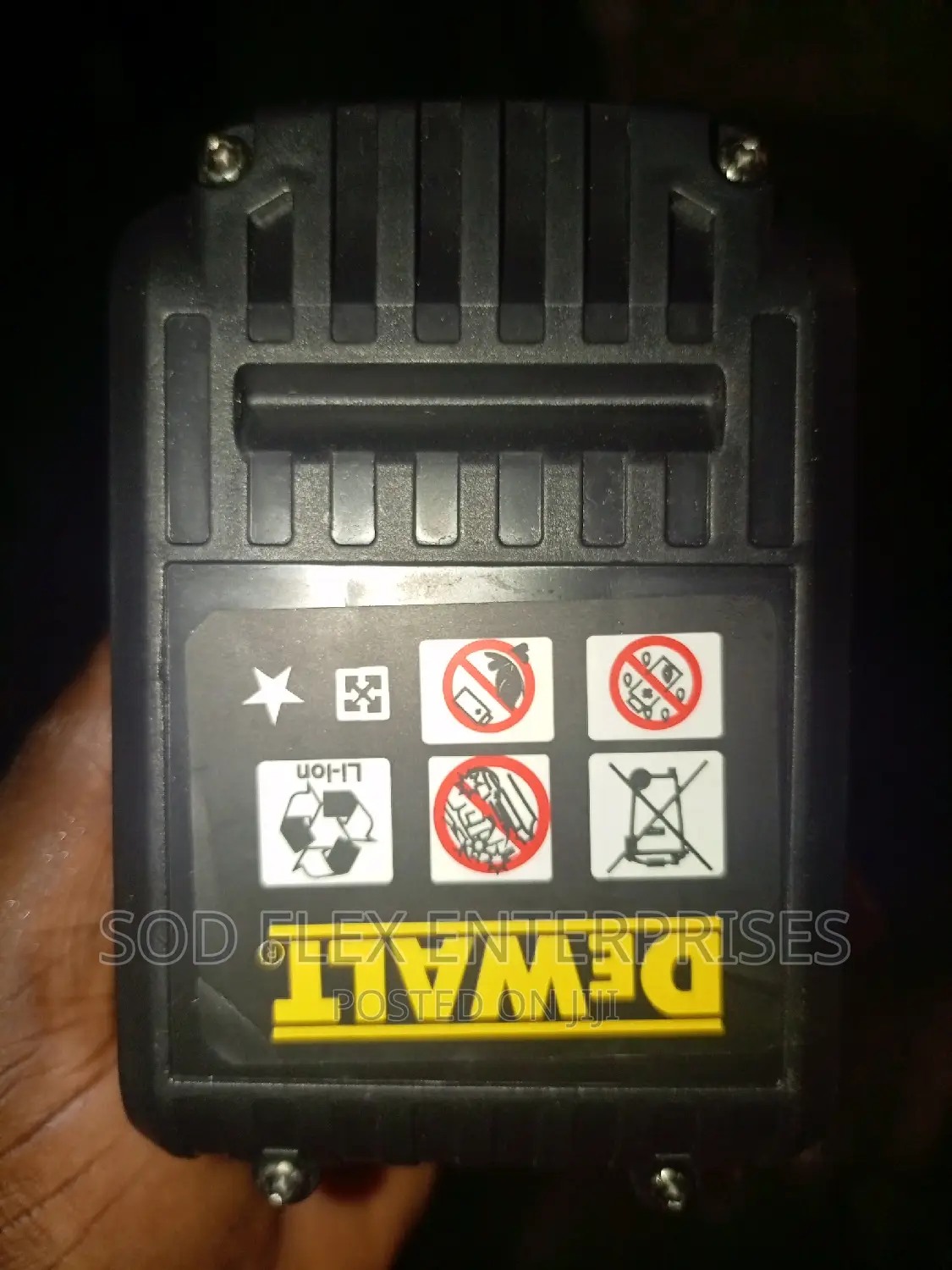 118 Volts Dewalt Battery