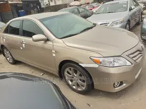 Toyota Camry 2009 Gold
