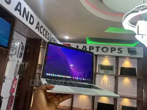 Laptop Apple MacBook Pro 2015 8GB Intel Core I5 SSD 256GB