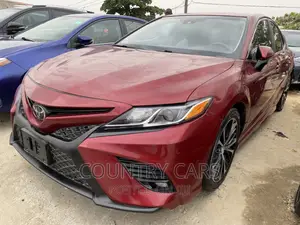 Toyota Camry SE FWD (2.5L 4cyl 8AM) 2018 Red