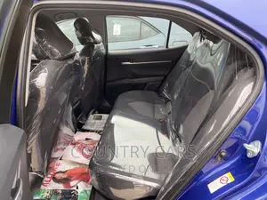 Toyota Camry LE (2.5L 4cyl 8A) 2019 Blue