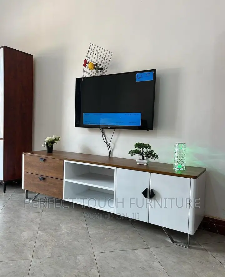 T v Console