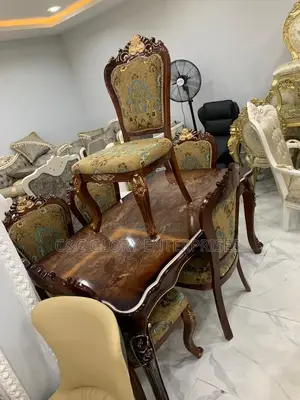 Beautiful Exquisite Dining Table + 4 Chairs