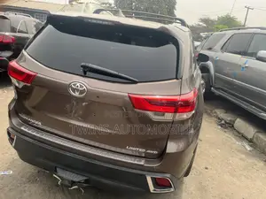 Toyota Highlander 2018 Brown