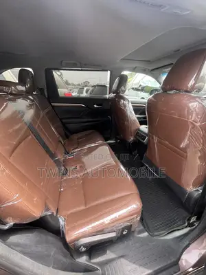 Toyota Highlander 2018 Brown