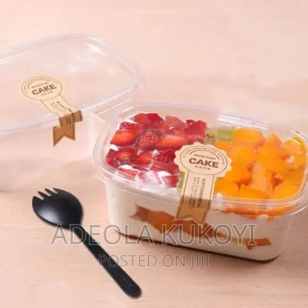 A Pack of 1000pcs of 480ml Rectangular Parfait Bowl
