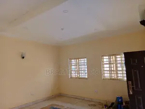 5bdrm Townhouse / Terrace in Kiami for rent