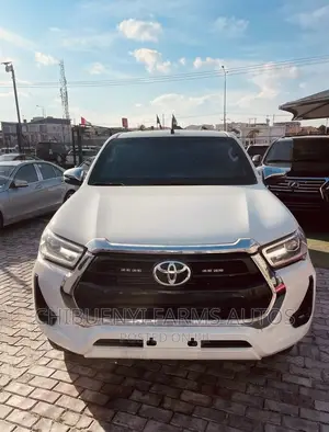 Toyota Hilux 2022 White